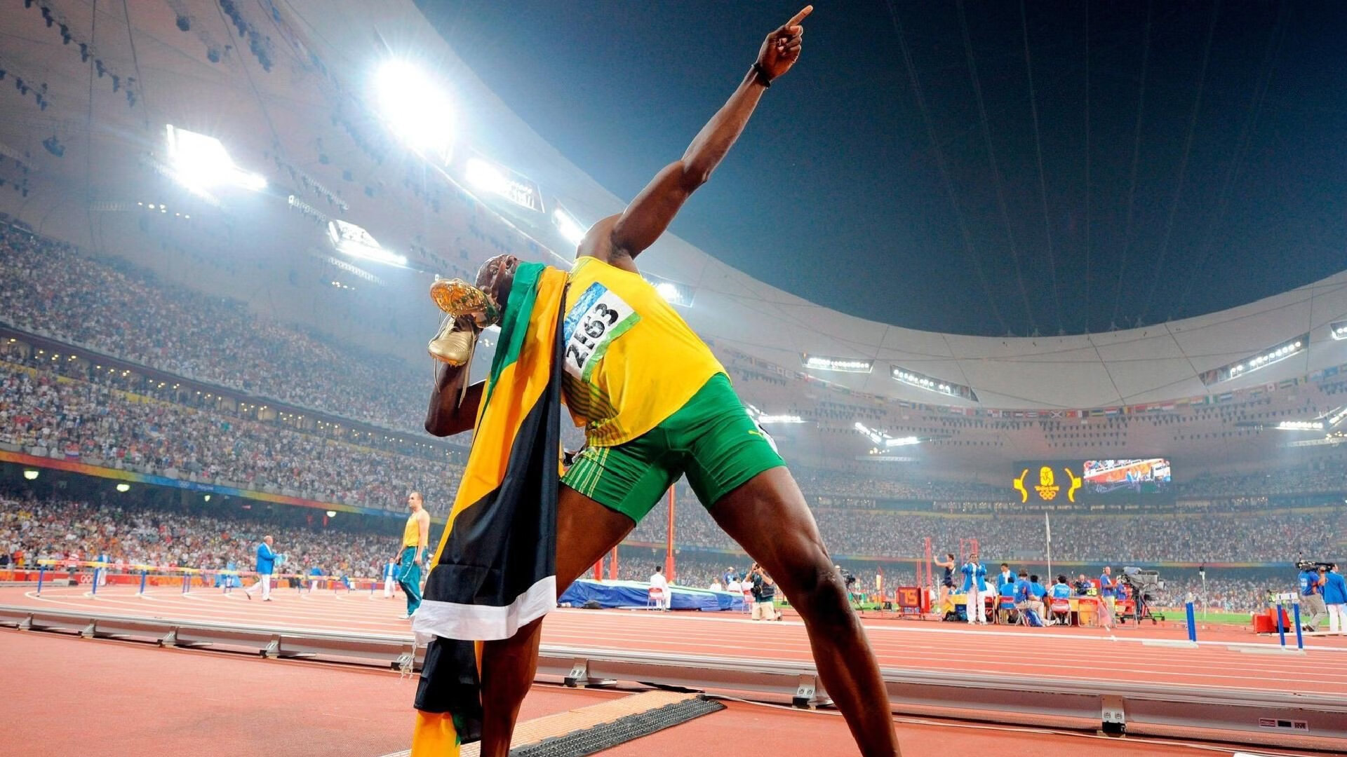 跨界狂想，当F1引擎轰鸣CBA球场—年度争冠焦点战的魔幻叙事